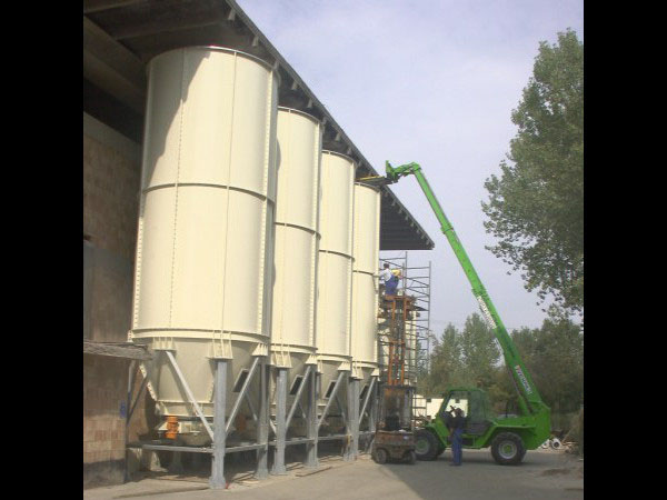 Erection of fodder silos