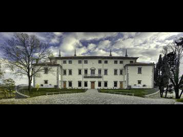Vila Vipol�e